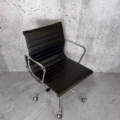 Vitra Eames EA117 Leather Ribbed Office Chair black 