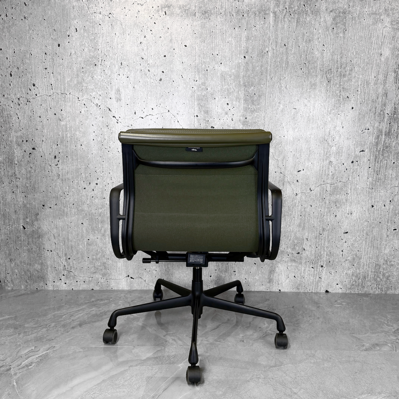 Vitra Eames EA217 Khaki Leather Softpad Black Frame