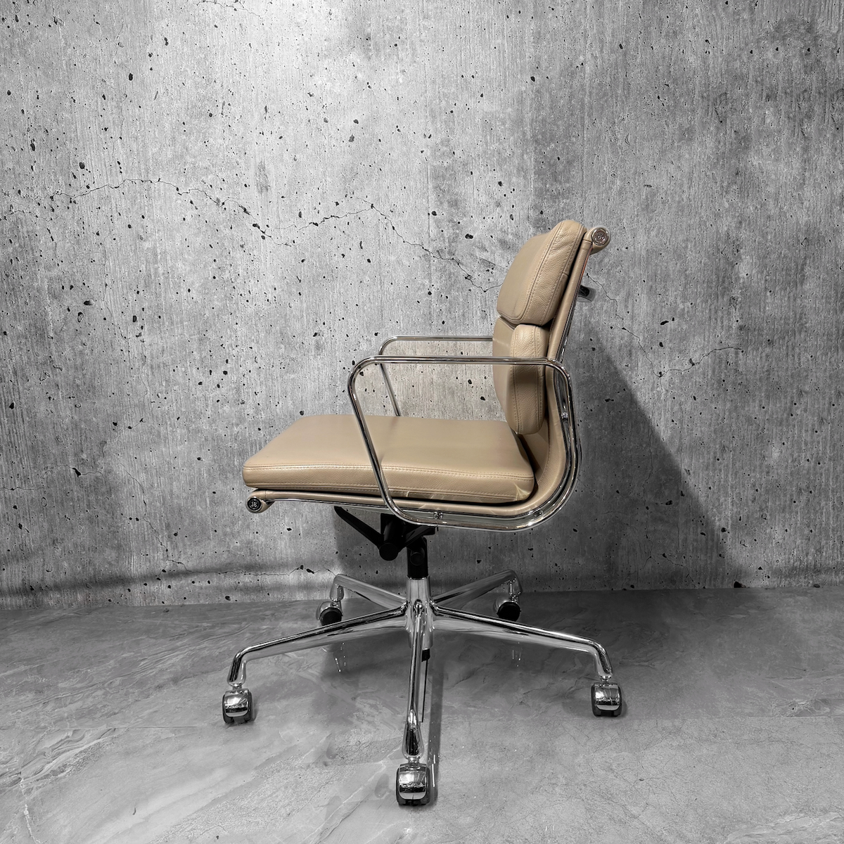 Vitra Eames EA217 Leather Softpad Lowback Office Chair Refurbished cream