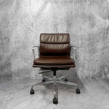 Vitra_Eames_EA217_Leather_Softpad_Lowback_Office_Chair_brown_Refurbished