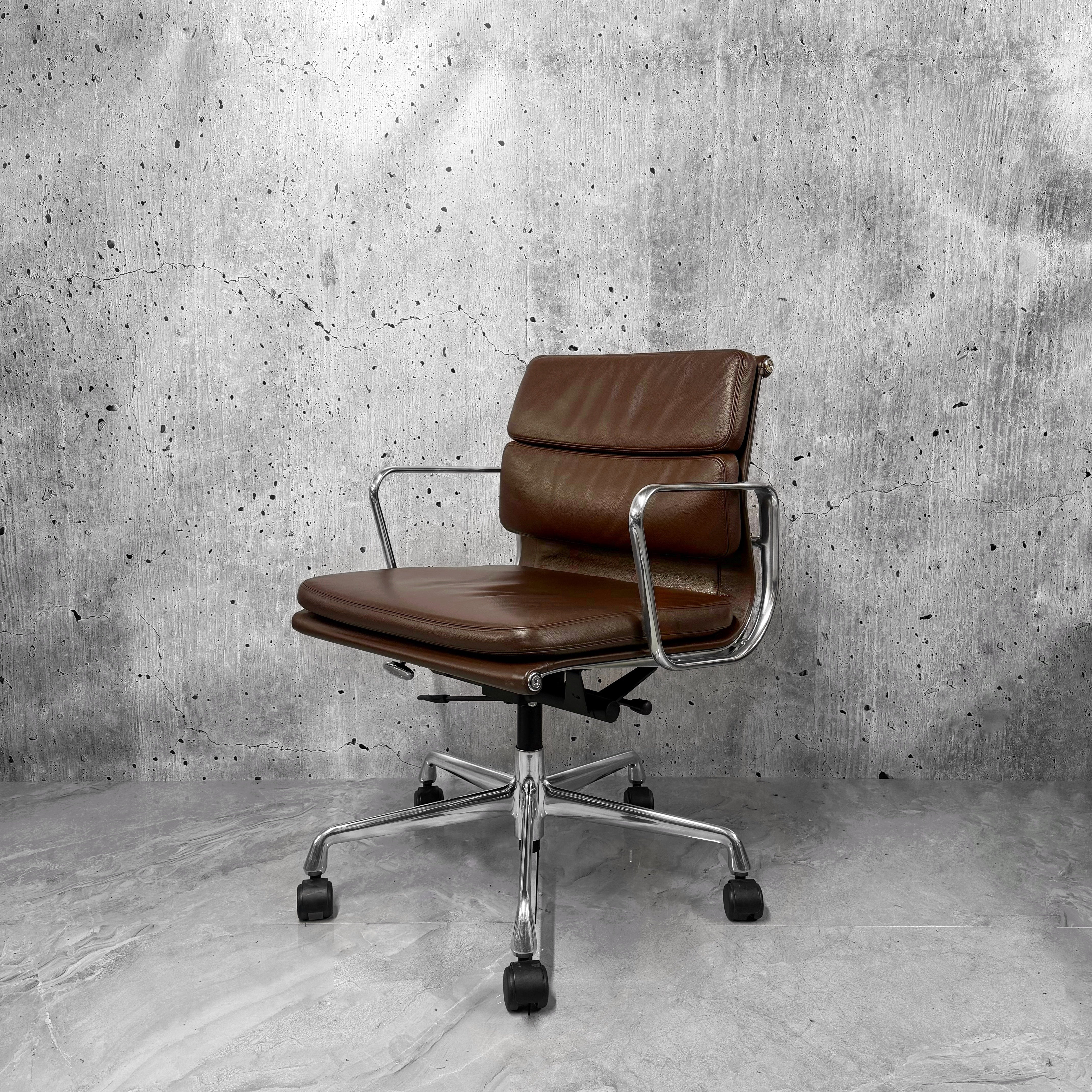 Vitra Eames EA217 Leather Softpad Lowback Office Chair brown Refurbished