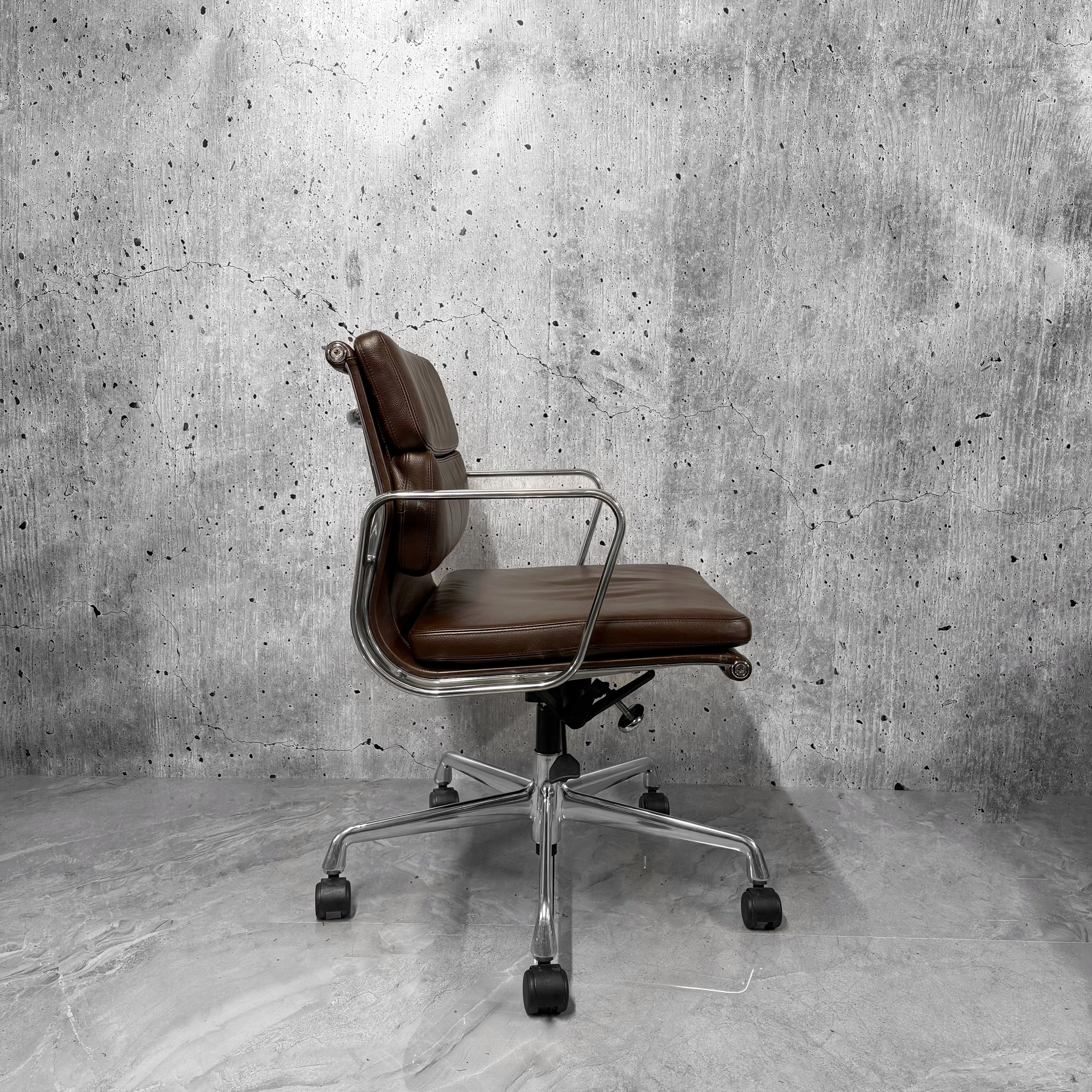 Vitra Eames EA217 Leather Softpad Lowback Office Chair brown Refurbished