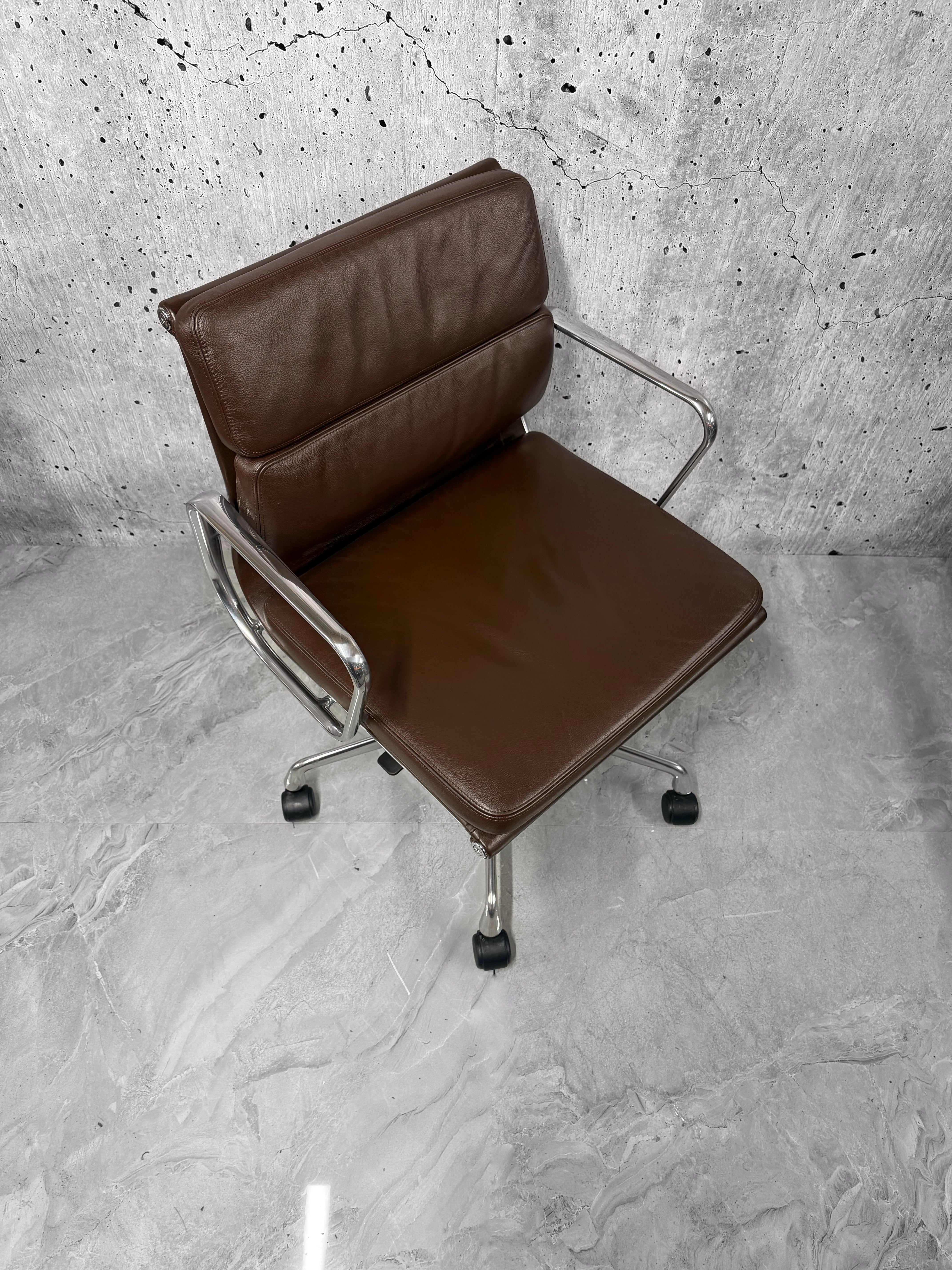 Vitra Eames EA217 Leather Softpad Lowback Office Chair brown Refurbished