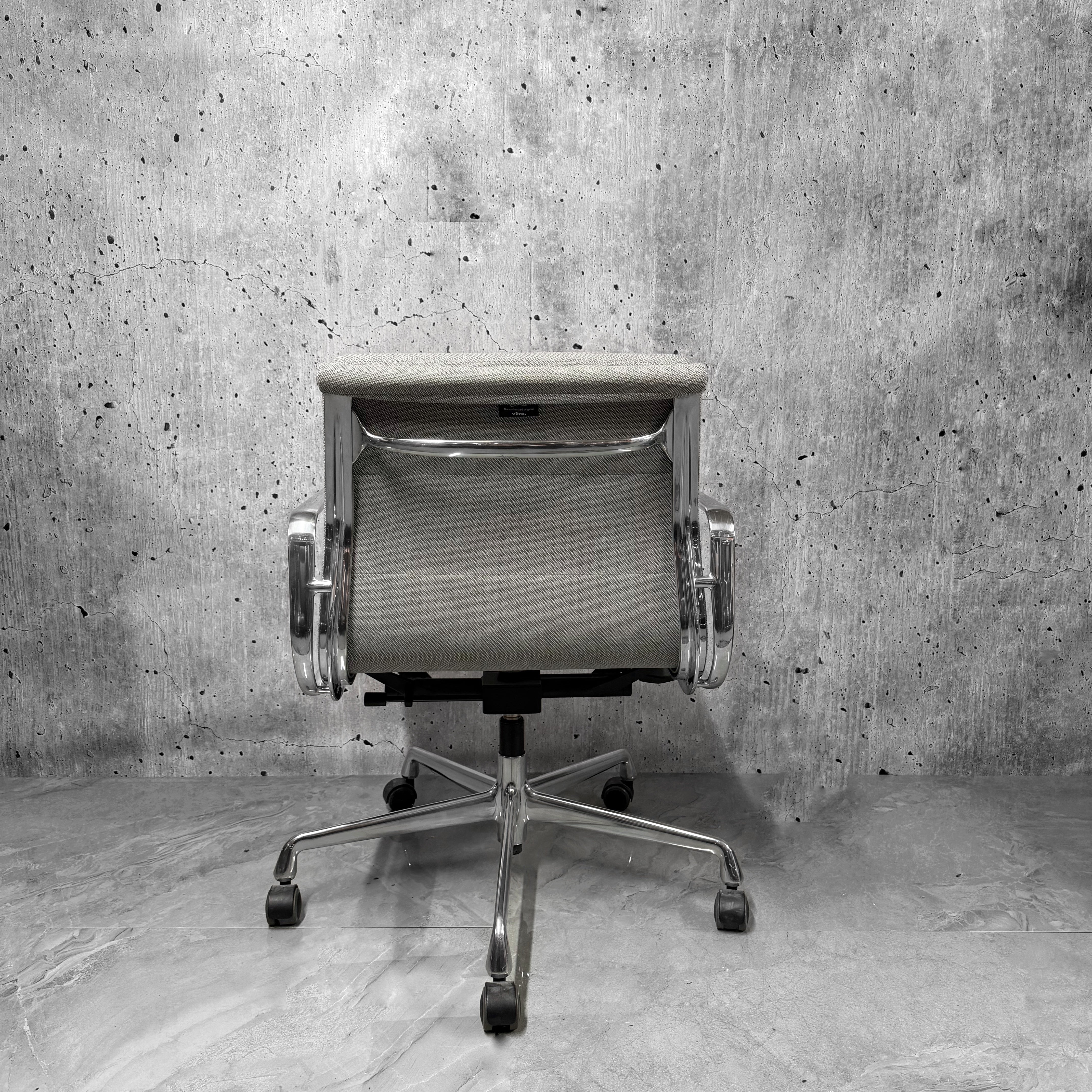 Vitra Eames EA217 Softpad Fabric Lowback Office Chair New Condition