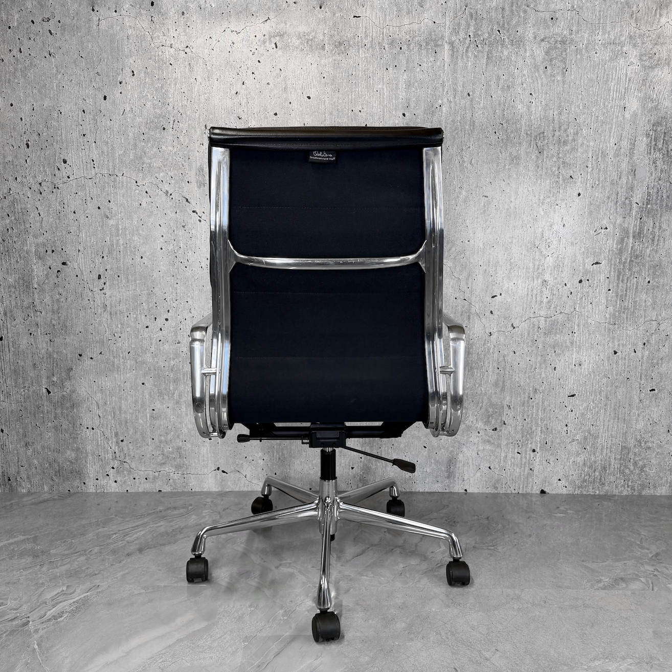 Vitra_Eames_Ea219_Black_Polished_Aluminium